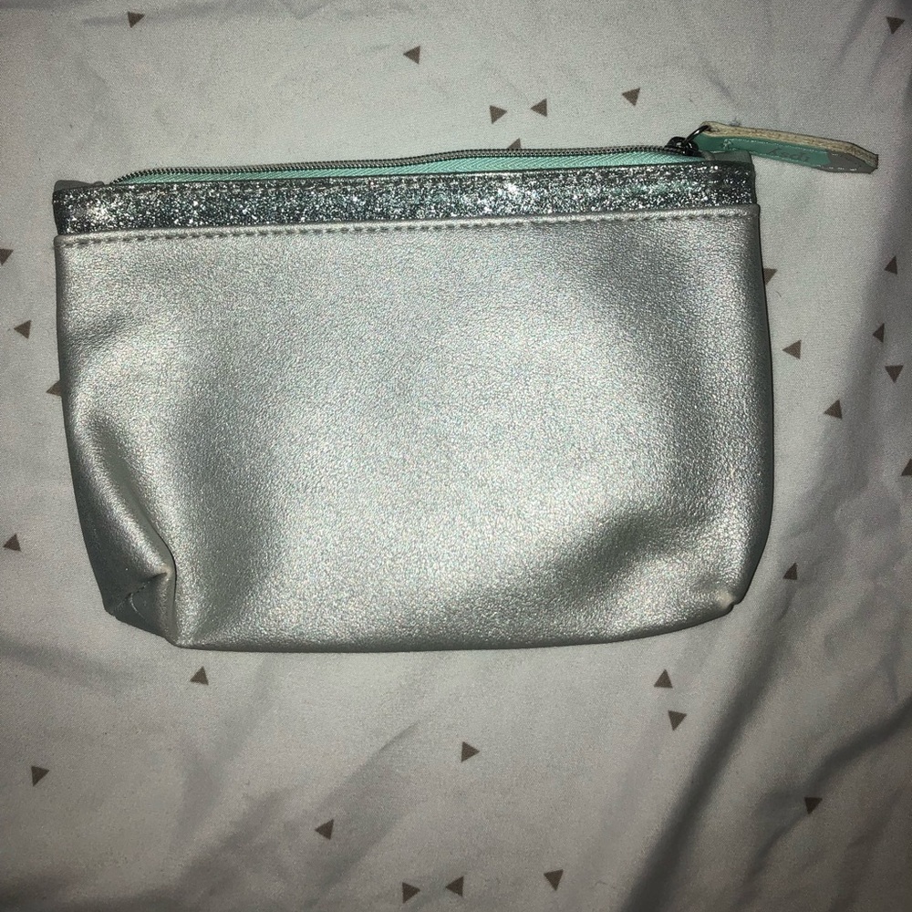 IPSY GLAM BAG - Picture 3 of 3